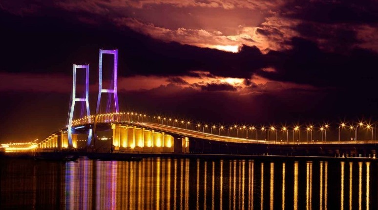 Jembatan suramadu wisata surabaya